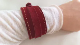 Pulsera brazalete ante ajustable roja