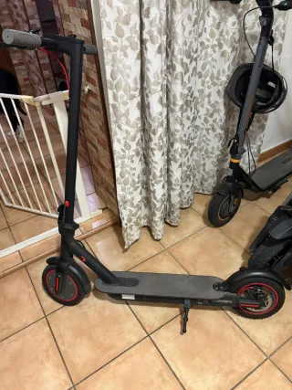 Patinete eléctrico negro