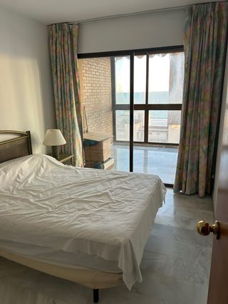 Dormitorio Matrimonio con Mesitas y Lámparas