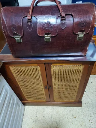 Bolso de piel marrón