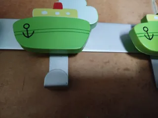 Percha infantil pared barcos