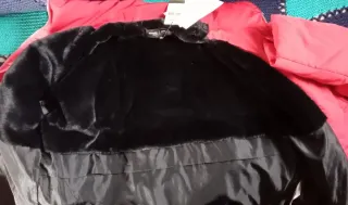 Anorak rojo valentino. Comprado en El Corte inglés