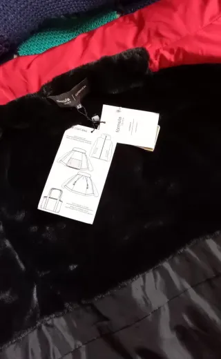 Anorak rojo valentino. Comprado en El Corte inglés