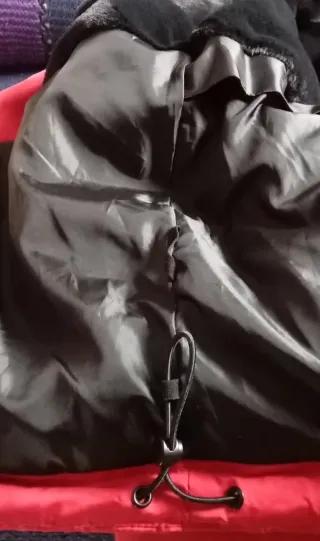 Anorak rojo valentino. Comprado en El Corte inglés