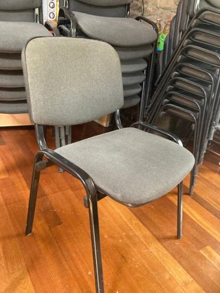 Sillas de oficina apilables grises