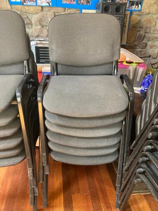 Sillas de oficina apilables grises