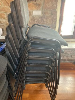 Sillas de oficina apilables grises