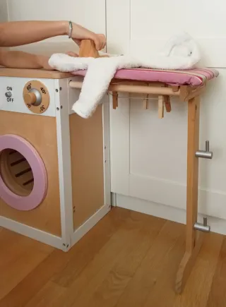 Lavadora, tendedero y plancha.