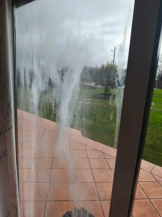 Ventana aluminio con persiana