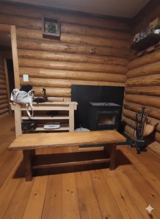 Banco rústico de madera hecho a mano