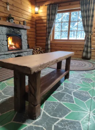 Banco rústico de madera hecho a mano