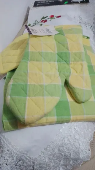 Guantes y paño cocina cuadros