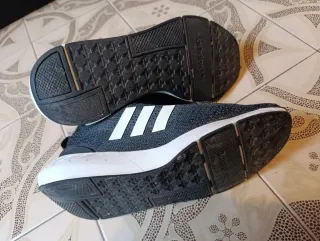 Zapatillas Adidas Negras y Blancas