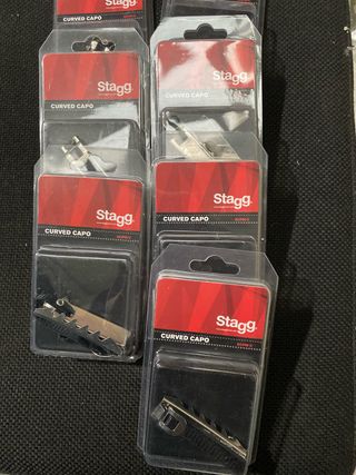Cejilla Stagg Curva para Guitarra Unidad