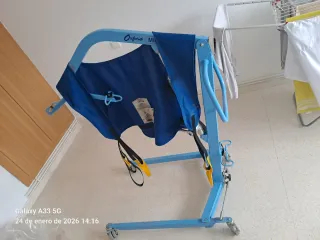 Grúa Eléctrica Blue en buen estado algo negocible