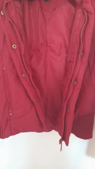 Chaqueta roja acolchada