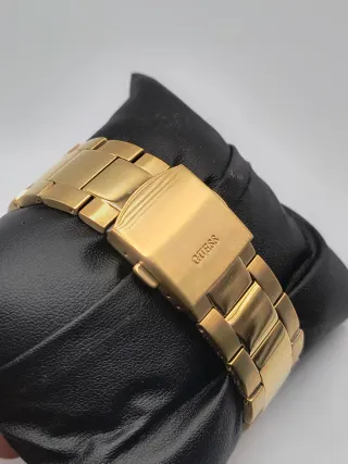 Reloj Guess Dorado y Negro