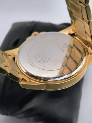 Reloj Guess Dorado y Negro