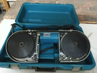 Sierra de banda portátil Makita