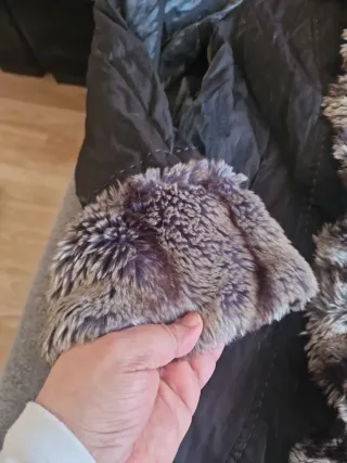 Abrigo negro talla M con pelo