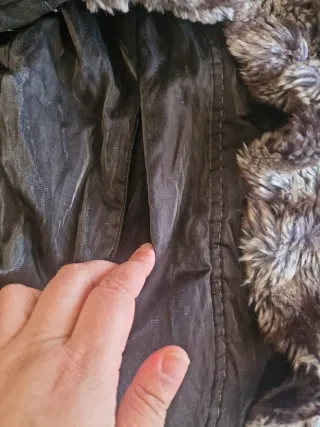 Abrigo negro talla M con pelo