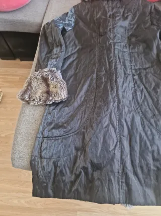 Abrigo negro talla M con pelo