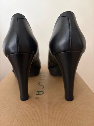 Scarpe UNISA donna nere tacco