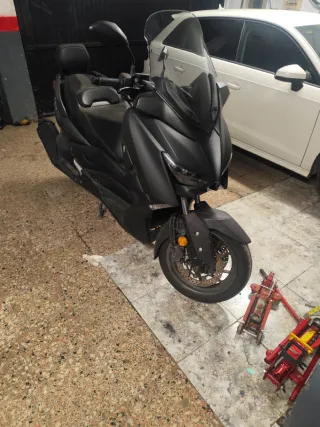 Yamaha XMAX 400
