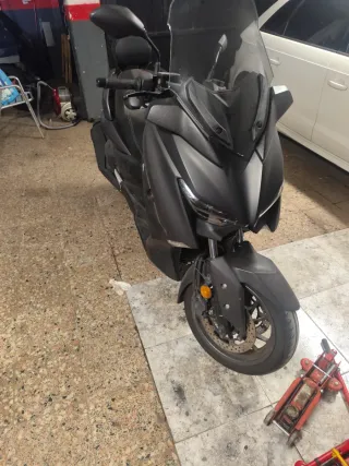 Yamaha XMAX 400