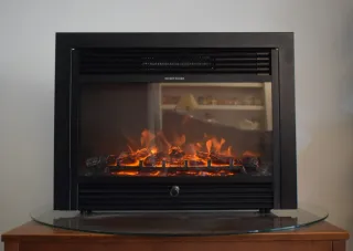 Chimenea Eléctrica Negra con Cristal