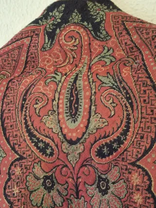 Manton antiguo , tonos anaranjados, tejas.