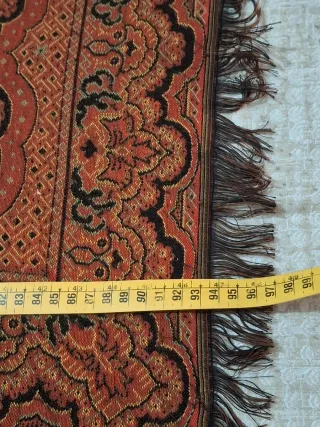 Manton antiguo , tonos anaranjados, tejas.