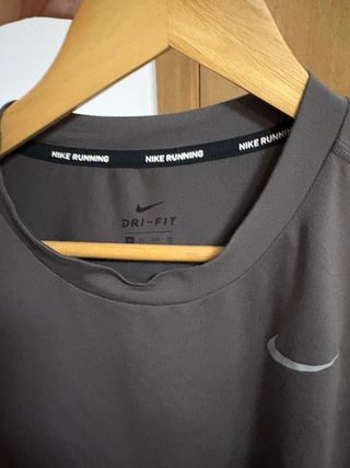 Camiseta Nike Running Marrón Manga Larga