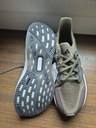 Adidas Ultraboost 5 Talla 42 Verde/Marrón