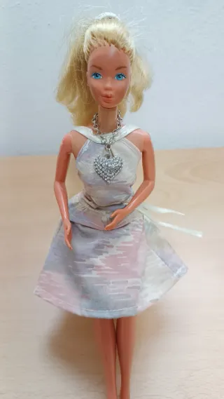 Vestito Barbie con ciondolo a cuore
