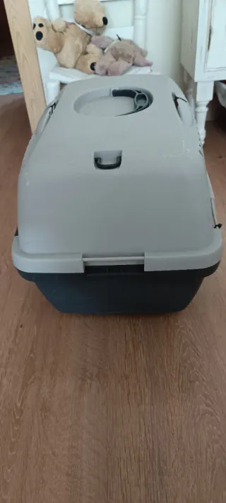 Transportín para gato gris y negro