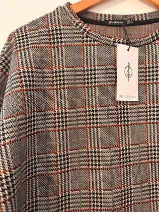 Blusa Stradivarius cuadros gris y naranja