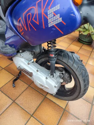 Beta Ark 49cc Scooter Incluye precio dos cascos