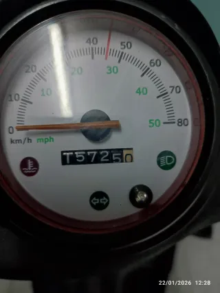 Beta Ark 49cc Scooter Incluye precio dos cascos