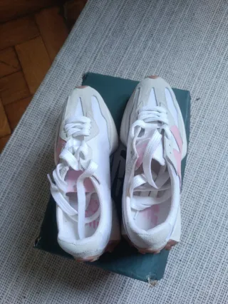 Zapatillas New Balance Blancas y Rosas