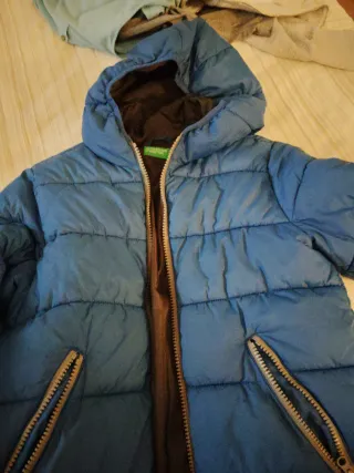 Dos abrigos talla alrededor de 9 -10 años