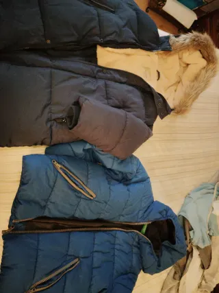 Dos abrigos talla alrededor de 9 -10 años