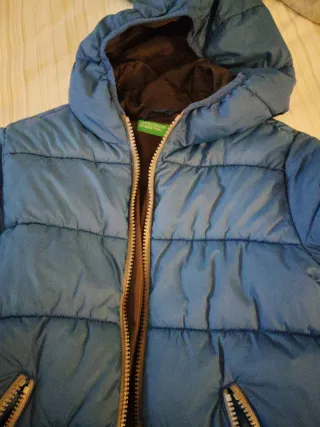 Dos abrigos talla alrededor de 9 -10 años