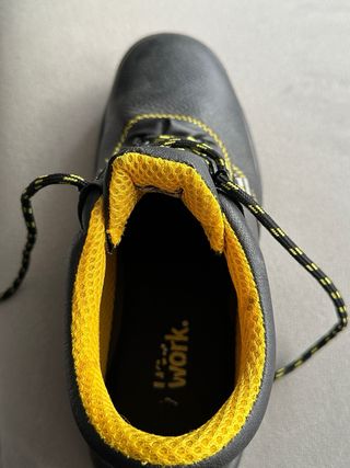 Zapatillas de trabajo Bework negras y amarillas