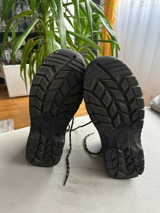 Zapatillas de trabajo Bework negras y amarillas