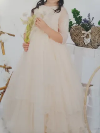 Precioso vestido de comunión rosa empolvado.