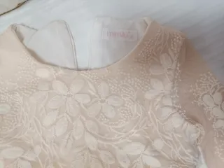 Precioso vestido de comunión rosa empolvado.