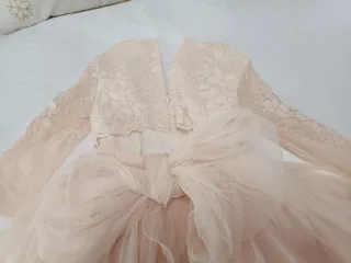 Precioso vestido de comunión rosa empolvado.