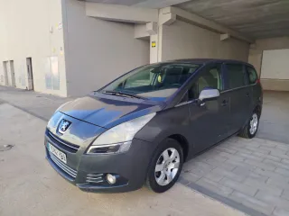 Peugeot 5008 2012