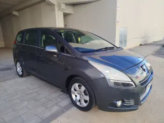 Peugeot 5008 2012